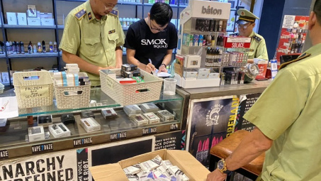 QLTT Hà Nội: Thu giữ số lượng lớn thuốc lá điện tử không rõ nguồn gốc, núp bóng quán cafe