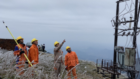Lưới điện vận hành ổn định giữa thời tiết băng tuyết cục bộ tại một số tỉnh miền Bắc