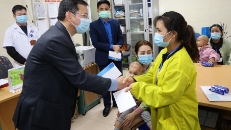 Petrolimex: Ấm tình người từ những bước chân