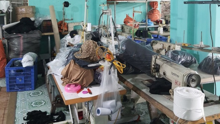 Hải Dương: Phát hiện xưởng sản xuất hơn 2.200 mũ có dấu hiệu giả mạo nhãn hiệu adidas, nike