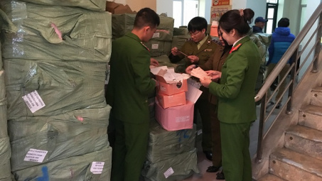 Hà Nội: Tạm giữ 5 tấn mỹ phẩm không có hoá đơn, chứng từ