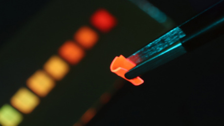 Bộ thu năng lượng mặt trời cho quần áo tạo ra năng lượng