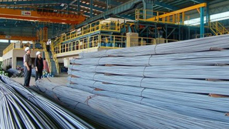 Giá thép xây dựng tăng mạnh dù tiêu thụ giảm