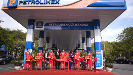 Petrolimex Hải Phòng: Gắn biển công trình chào mừng 65 năm Petrolimex tại Cửa hàng xăng dầu 03