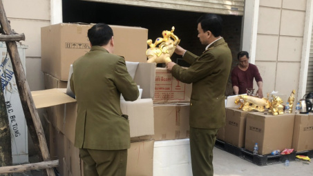 Liên ngành bắt giữ vụ sang chiết rượu cực "khủng" trên địa bàn Hà Nội