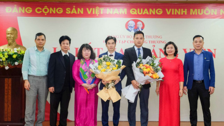 Chi bộ Tạp chí Công Thương kết nạp thêm 2 đảng viên mới