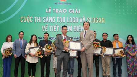 Trao giải cuộc thi “Sáng tạo logo và slogan về tiết kiệm điện”