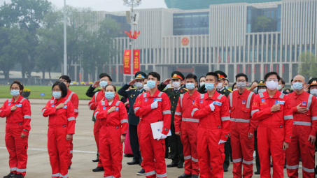 Tiếp nối hành trình “Mùa xuân từ những giếng dầu”, người lao động Dầu khí báo công Bác