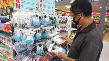 Các hệ thống siêu thị cam kết đảm bảo mọi nhu cầu khẩu trang của người dân