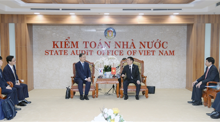 Vai trò của Ủy ban kiểm toán trong việc giám sát tính độc lập của kiểm toán viên khi đồng cung cấp dịch vụ