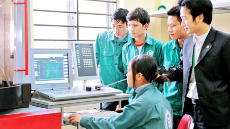 Đề xuất các giải pháp để hoàn thiện và thúc đẩy hoạt động xuất khẩu nguồn lao động ra nước ngoài tại tỉnh Tiền Giang
