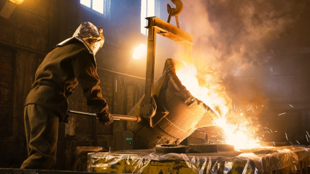 Giá nhôm tiệm cận mức kỷ lục 13 năm