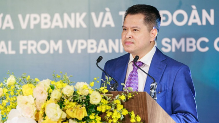 VPBank hoàn tất thỏa thuận bán 49% vốn điều lệ tại FE Credit cho SMBC Group