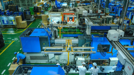 Tháng 10/2021: Sản xuất công nghiệp khởi sắc, xuất nhập khẩu nhộn nhịp trở lại