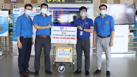 Tuổi trẻ EVN tặng 50 thiết bị học trực tuyến trị giá 215 triệu đồng cho các cháu học sinh tại TP.HCM