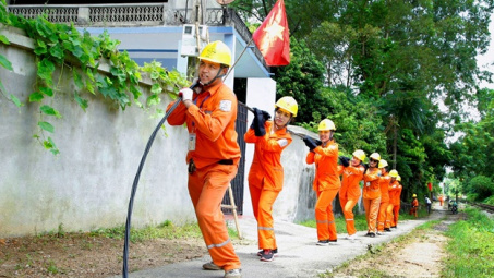 EVNNPC - Dấu ấn đưa điện về nông thôn và tăng trưởng thương phẩm