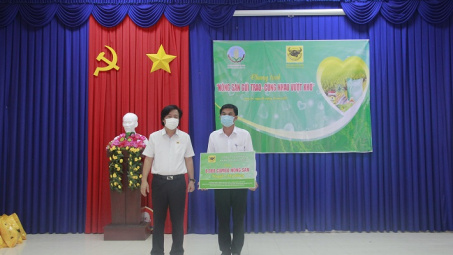 Công ty CP Phân bón Bình Điền: Trao 6.000 suất quà đến các hộ gia đình có hoàn cảnh khó khăn