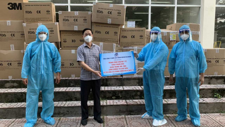 EVNHCMC tiếp tục ủng hộ 9 tỷ đồng cho các bệnh viện tuyến đầu chống dịch