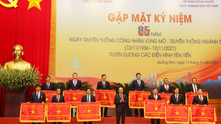 Sáng mãi ngọn lửa truyền thống "Kỷ luật và Đồng tâm"