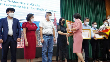 Hệ thống siêu thị GO!, Big C, Tops Market nhận Bằng khen của UBND TP. Hồ Chí Minh trong công tác phòng chống dịch
