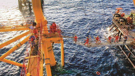 Kỷ niệm 60 năm ngày Truyền thống, Petrovietnam về đích trước 42 ngày chỉ tiêu khai thác dầu trong nước