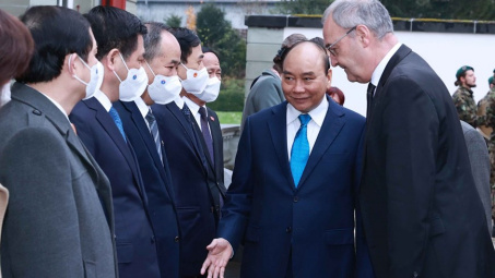 Chủ tịch nước đến Geneva, bắt đầu thăm chính thức Liên bang Thụy Sĩ