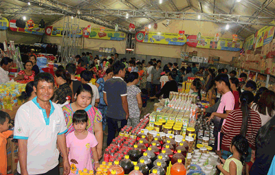 Tứ Sơn mang hàng Việt đến các huyện miền núi và biên giới