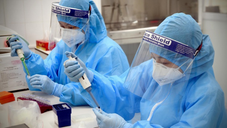 10 câu hỏi thường gặp về vaccine COVID-19 với người nhiễm HIV