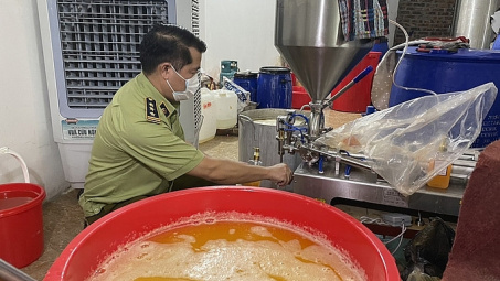 Báo động tình trạng sản xuất mỹ phẩm dùng công nghệ "xô chậu"