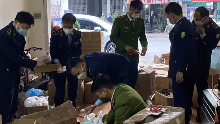 Triệt phá cơ sở sản xuất mỹ phẩm giả, quy mô “khủng” tại Hải Dương