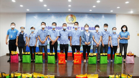 Hỗ trợ “Gói an sinh công đoàn”cho hơn 38.000 lao động dệt may