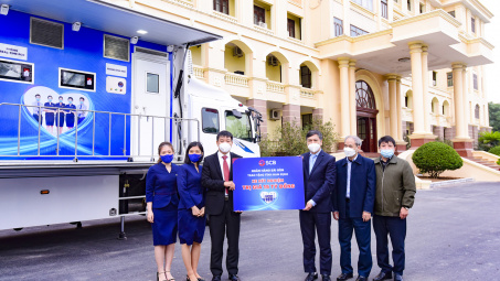 SCB trao tặng 3 xe xét nghiệm covid-19 lưu động cho TP. Hà Nội, tỉnh Nam Định và tỉnh Thừa Thiên - Huế