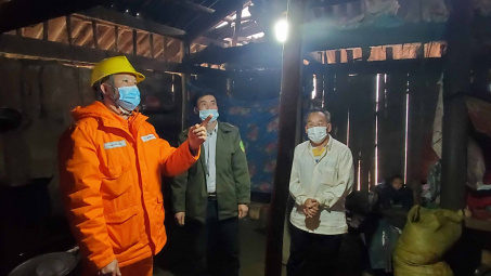 Sơn La: 256 hộ đồng bào dân tộc Mông đón điện lưới quốc gia