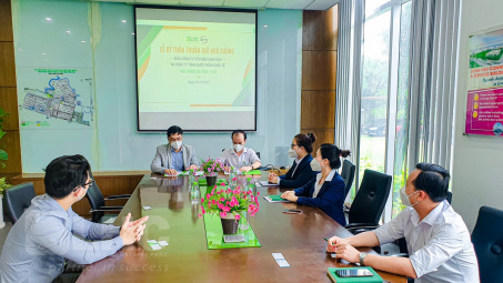 Doanh nghiệp thiết bị y tế đầu tiên hoạt động tại Nhà xưởng cao tầng Long Hậu