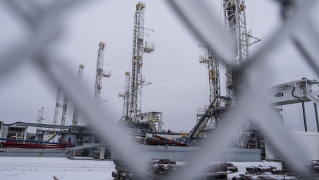 Giá dầu thô giảm, lo ngại nhu cầu sử dụng dầu đi xuống