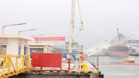 Nhiệt điện Phú Mỹ tổ chức diễn tập ứng phó sự cố tràn dầu tại cầu cảng Phú Mỹ 2.1
