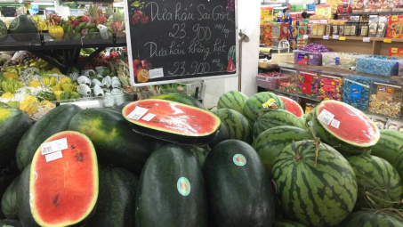 Tết ông Công, ông Táo: Giá thực phẩm chợ dân sinh tăng, hàng siêu thị dồi dào