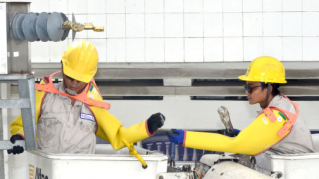 EVNHCMC: Phấn đấu giảm thời gian mất điện bình quân của mỗi khách hàng ở TP.HCM dưới 97 phút