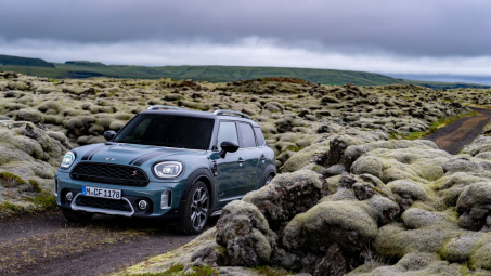 MINI Countryman thế hệ mới cập bến thị trường Việt Nam với 2 phiên bản