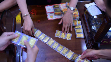 Giá vàng quay đầu giảm, xuống còn 55,3 triệu đồng/lượng