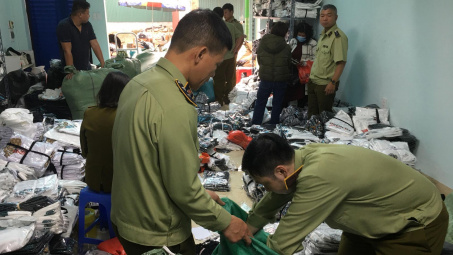 Phát hiện, triệt phá kho hàng giả với số lượng cực "khủng" tại Hà Nội
