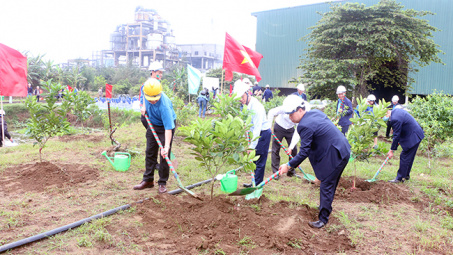 VINACHEM: 350 cây ăn quả đã được trồng trong Lễ phát động "Tết trồng cây" năm 2021