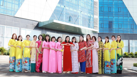 Phụ nữ Vĩnh Tân 4 hưởng ứng “Tuần lễ Áo dài” năm 2021