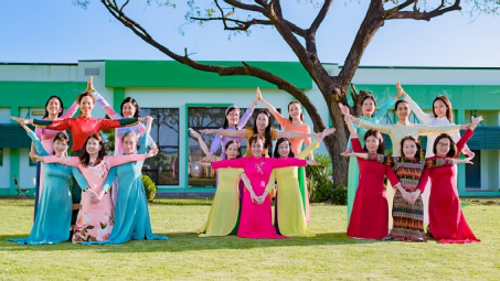 Áo dài làm đẹp cho PV GAS trong tuần lễ chào mừng Ngày 8/3