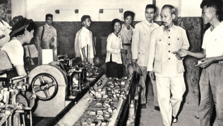 Bác Hồ với ngành Thương nghiệp Việt Nam