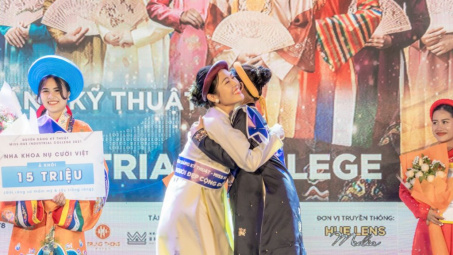 Sinh viên HueIC: Giỏi chuyên môn, kỹ thuật, duyên dáng và tài năng