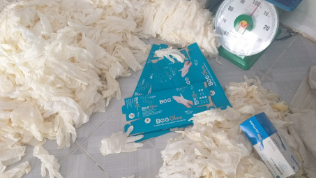 Liên tiếp phát hiện, thu giữ nhiều lô găng tay không nguồn gốc