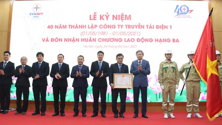 Công ty Truyền tải điện 1 đón nhận Huân chương Lao động hạng Ba