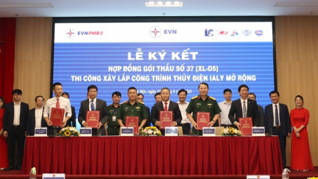 Ký kết Hợp đồng Gói thầu 37 (XL-05)  “Thi công xây lắp công trình Dự án Nhà máy thủy điện Ialy mở rộng”