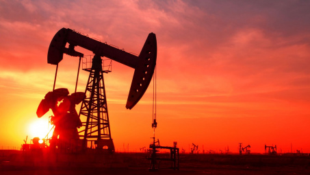 Giá dầu thô giảm trở lại, tồn trữ dầu thô tại Hoa Kỳ tăng